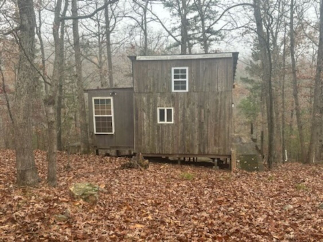 Foto principal - 13.2-Acres With Cabin! - $ 895 Month / $15...