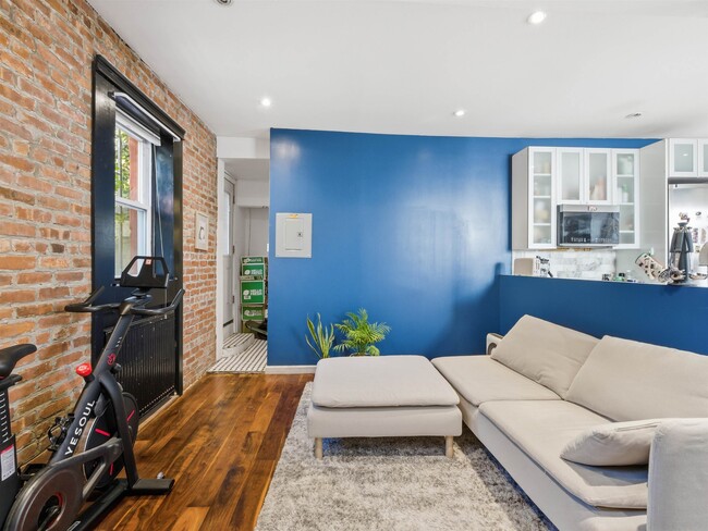 Building Photo - 158 New York Ave