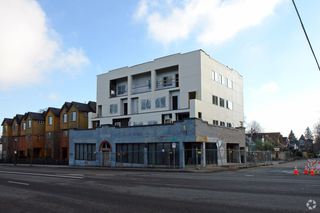 Building Photo - Windows on MLK