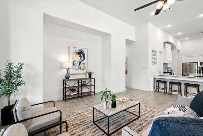 Building Photo - 220 Corazon