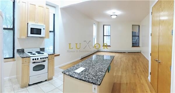 Primary Photo - 61 W 86th St
