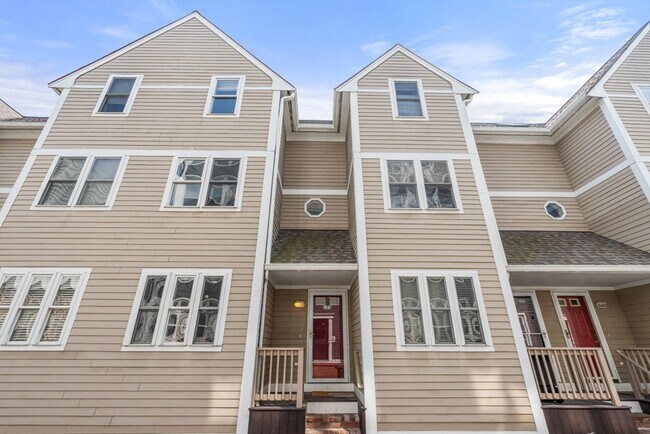 Building Photo - 123 Tudor St