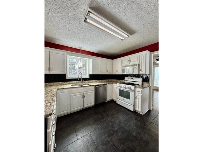 Building Photo - 3663 125th Ave NE