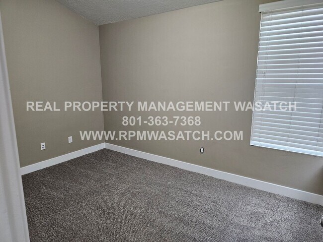 Foto del edificio - MOVE IN SPECIAL 1/2 off 1st months rent 3 Bedroom 2.5 Bath plus Bonus Room Town Home in Daybreak