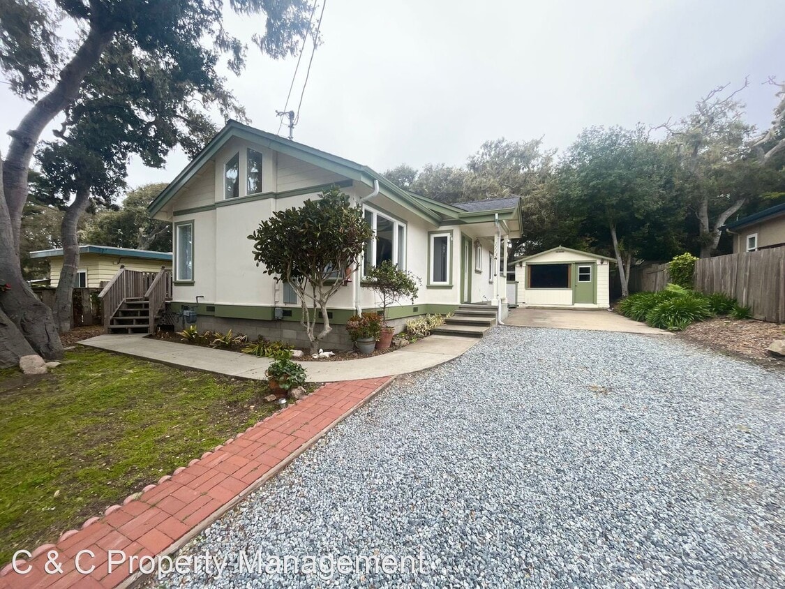 2 br, 2 bath House 1113 Montecito Ave House Rental in Pacific Grove