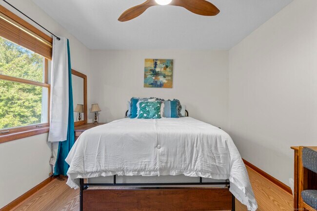 Foto del edificio - 33 Big Spruce Ln