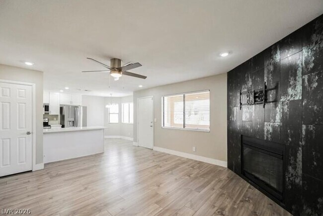 Foto del edificio - 1205 N Buffalo Dr