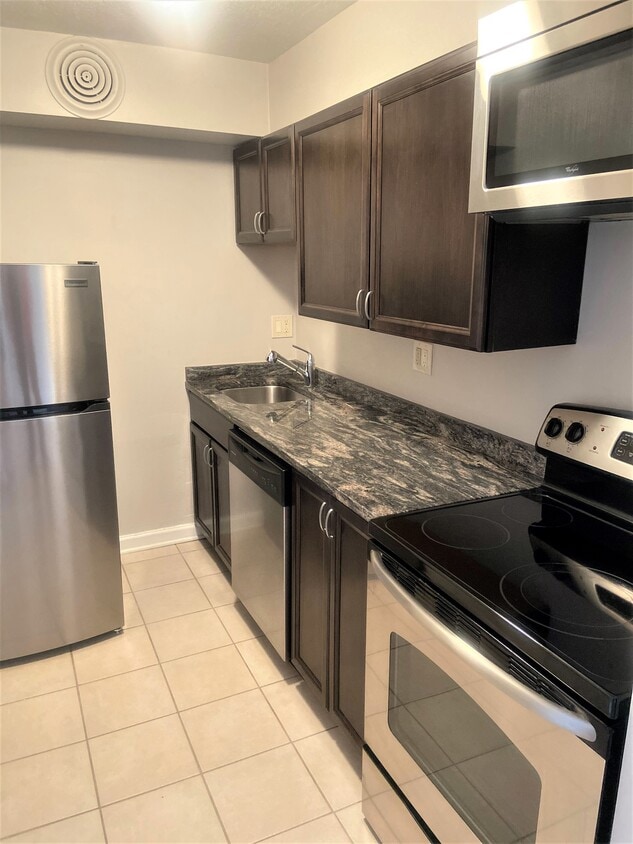 Gorgeous fully equip Kitchen - 1485 McFarland Rd