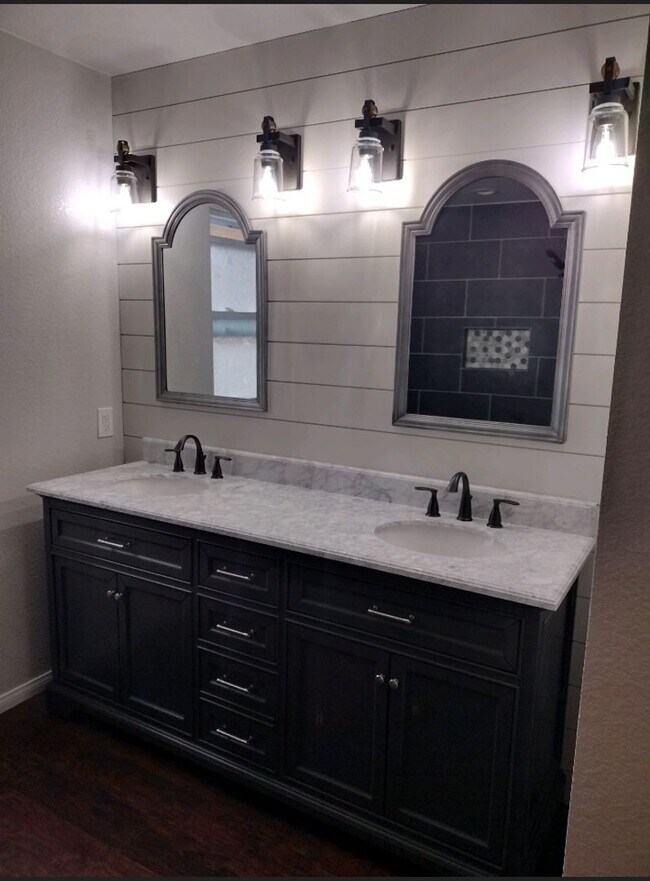 Foto del edificio - Beautiful 3 Bedroom/ 2 Bath condominium wi...