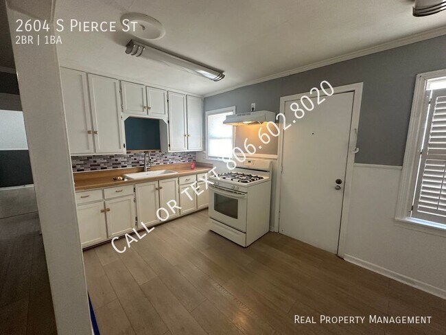 Foto del edificio - 2 bed 1 bath home! Convenient location