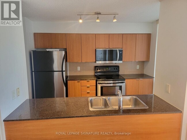 Building Photo - 11-711 Brunel Ct