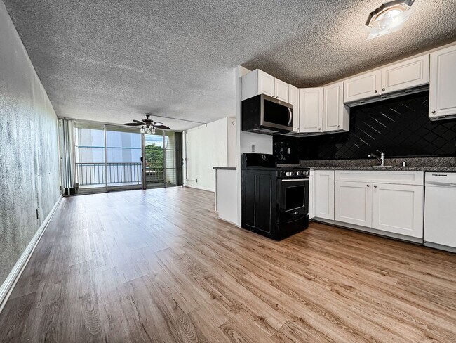 Building Photo - Updated & Breezy 2/1 Mililani Valleyview