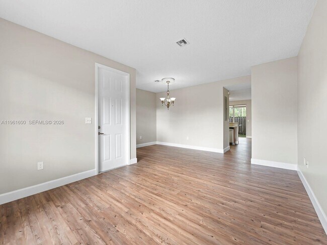 Foto del edificio - 1049 NE 42nd Pl