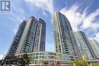 Building Photo - 16 Yonge St