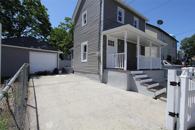 Building Photo - 12 Elm Ave
