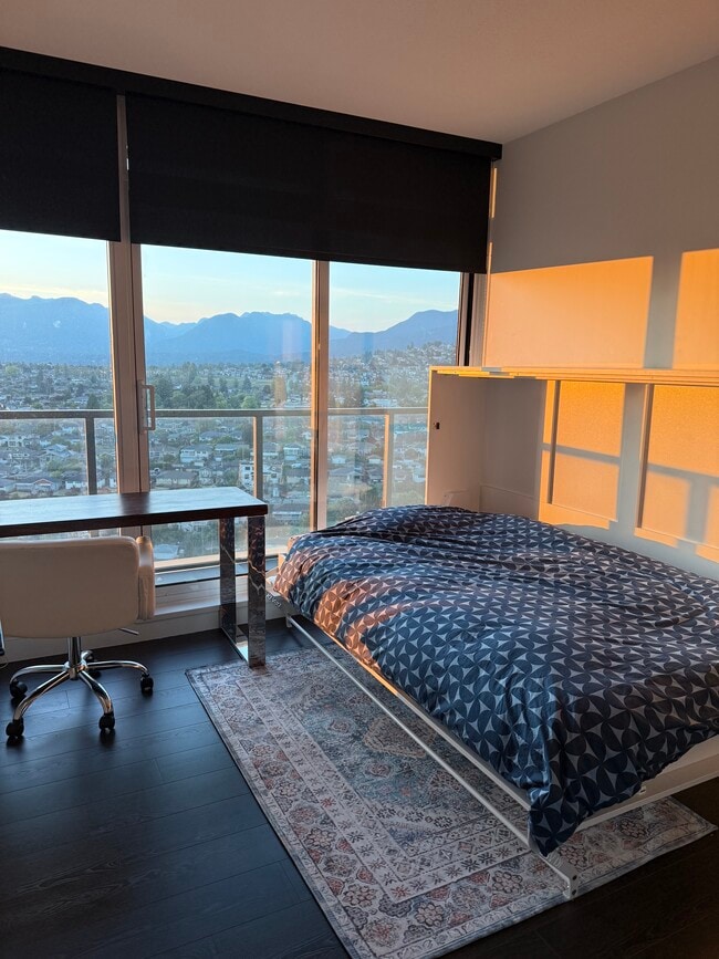 Photo du bâtiment - 4880 Lougheed Hwy