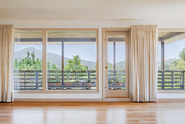 Building Photo - 30 Corte Comoda