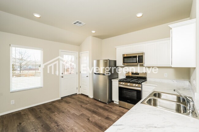 Building Photo - 23035 S King Rdg Dr