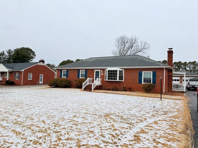 Foto del edificio - 8276 Franklin Ln