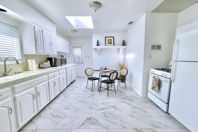 Foto del edificio - 8655 Clifton Wy