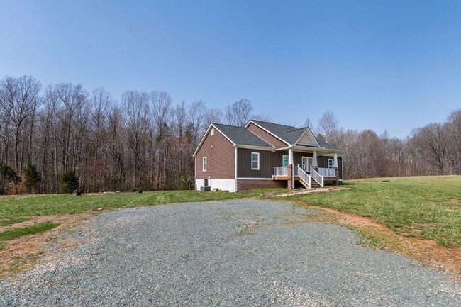 Building Photo - Your Next Home Awaits: 3-Bedroom Gem in Kents Store, VA!