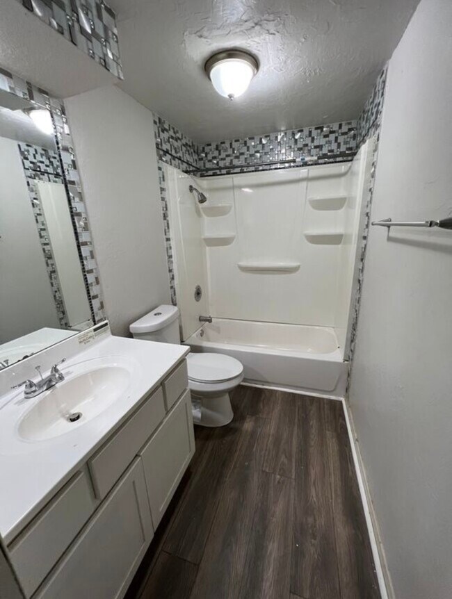 Foto del edificio - 12232 Woodland Hills Dr