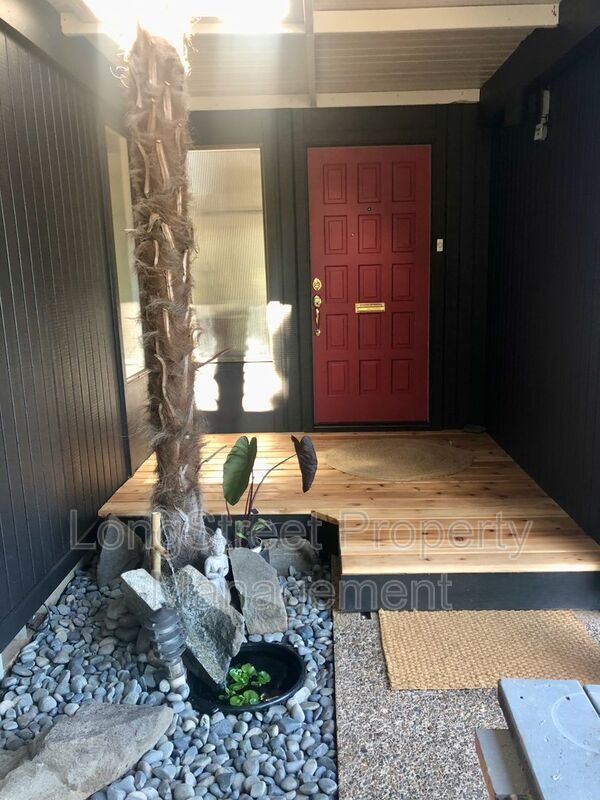 Building Photo - 1011 NW Fernwood Pl