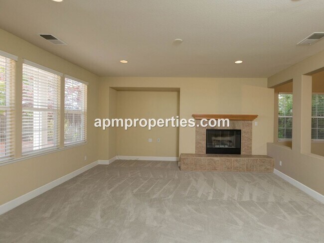 Foto del edificio - Upscale 4 Bedroom, 3 bath at Windemere in ...