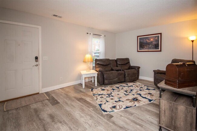 Foto del edificio - 1328 Sunny Slope Dr