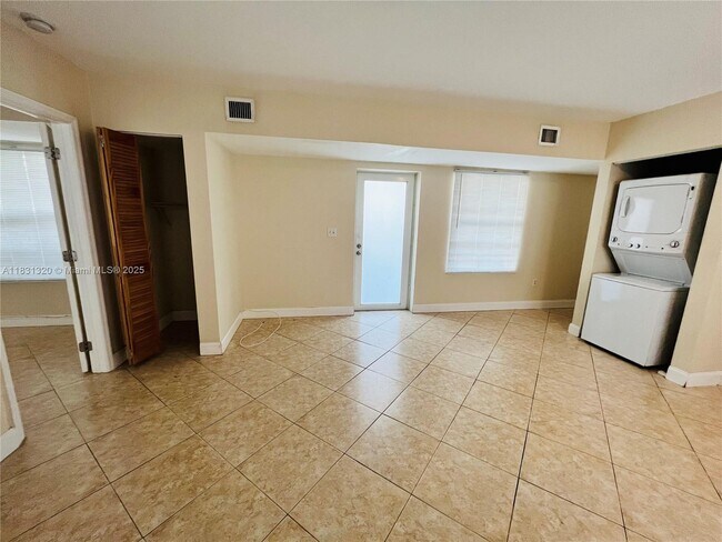 Foto del edificio - 950 Bay Dr