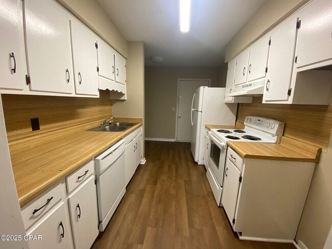 Building Photo - 6707-6722 FL-22