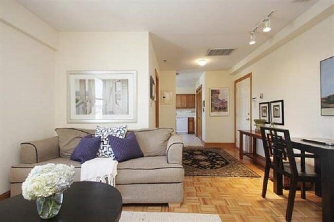 Building Photo - 84 Bloomfield St