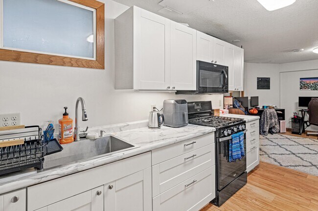 Building Photo - 2537 Aldrich Ave S