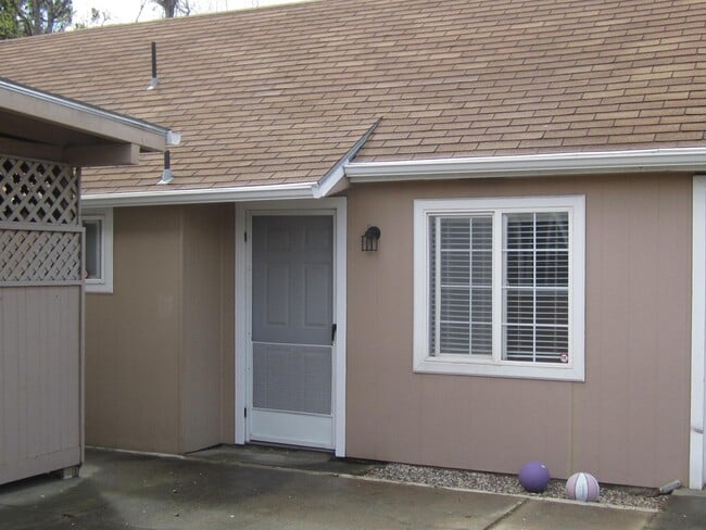 Building Photo - 825 Camden Ave