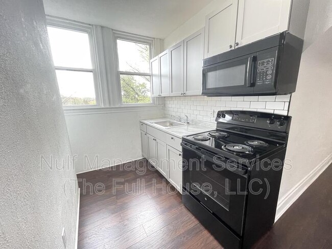 Foto del edificio - 170 Lincoln Ave
