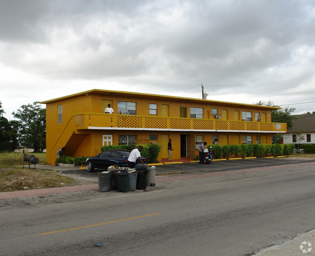 Primary Photo - 2550 NW 8th St