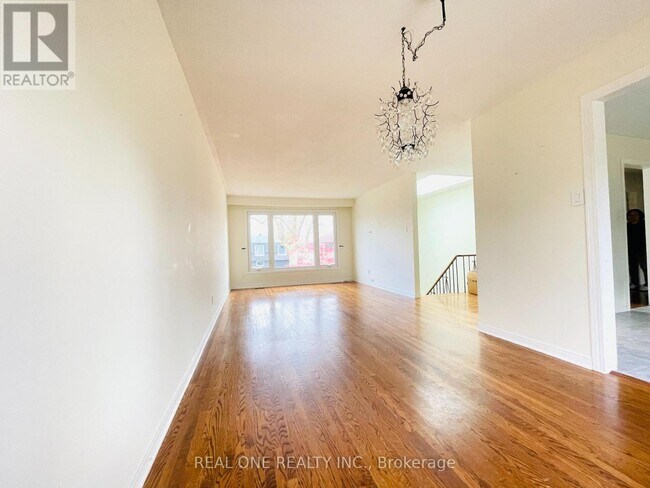 Building Photo - 2249 Wyandotte Dr