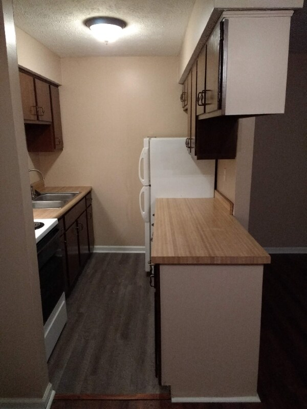 Foto del edificio - 1310 Louisville Rd