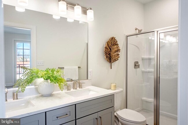 Building Photo - 123 S Washington St