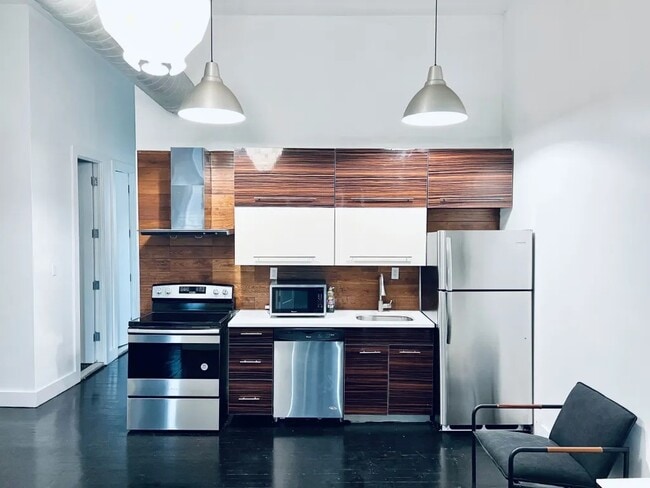 Foto del edificio - Furnished room/NOT APARTMENT