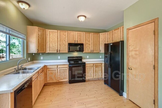 Building Photo - 7197 Cattle Dr