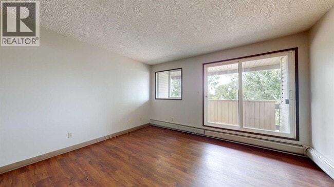 Building Photo - 5117-5144 44 St