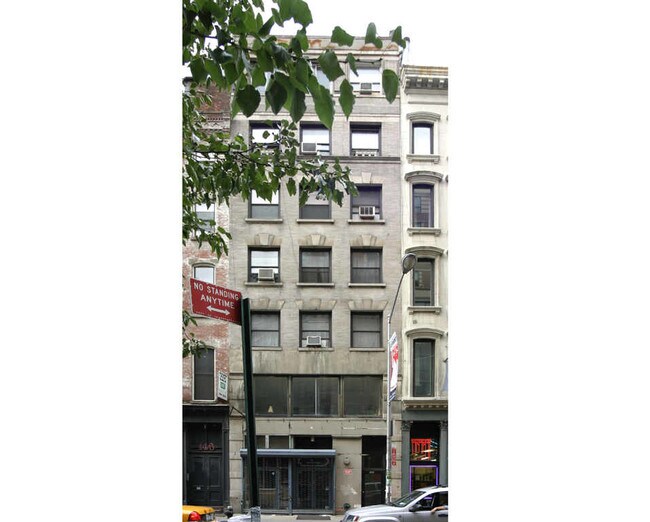 Building Photo - 148 Chambers St