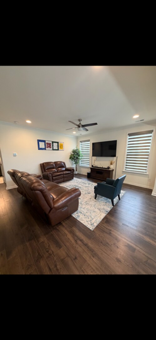 Foto del edificio - Coming Soon!  5 BR/4BA | Newly Renovated Single Family Home | 1-Car Garage Parking | Fenced backyard
