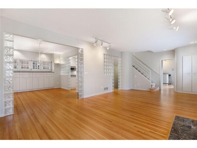 Foto del edificio - 3721 Upton Ave S