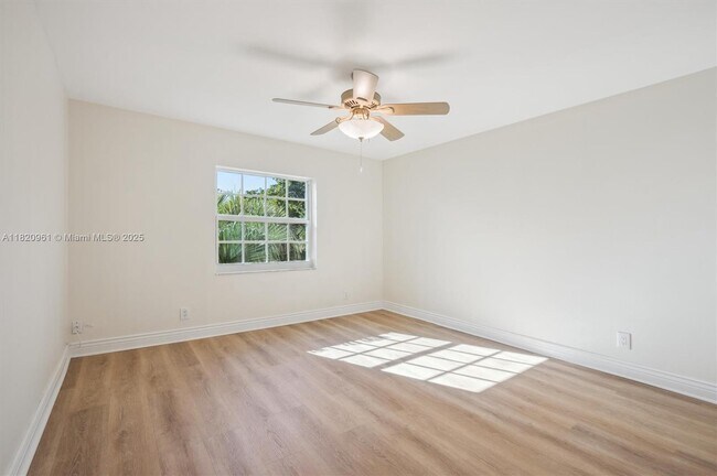Foto del edificio - 6505 Bay Club Dr