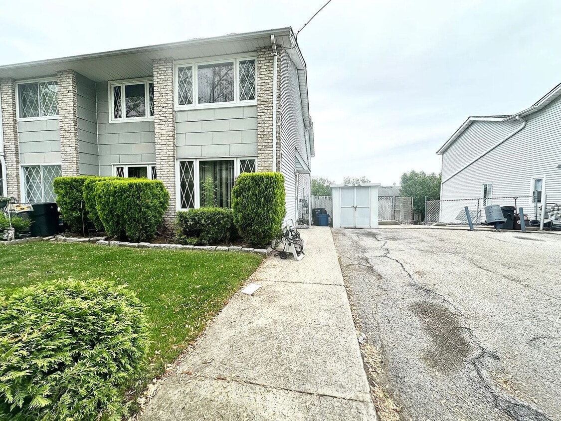 Primary Photo - 73 Macon Ave