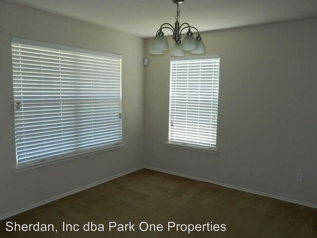 Foto del edificio - 2409 Emerald Ln