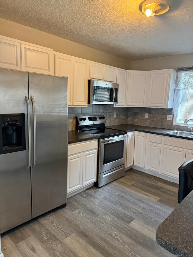 Foto del edificio - 12 Harbison Ave