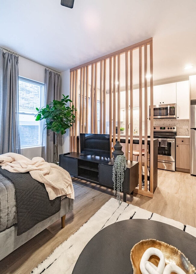 Building Photo - 3546 N Southport Ave